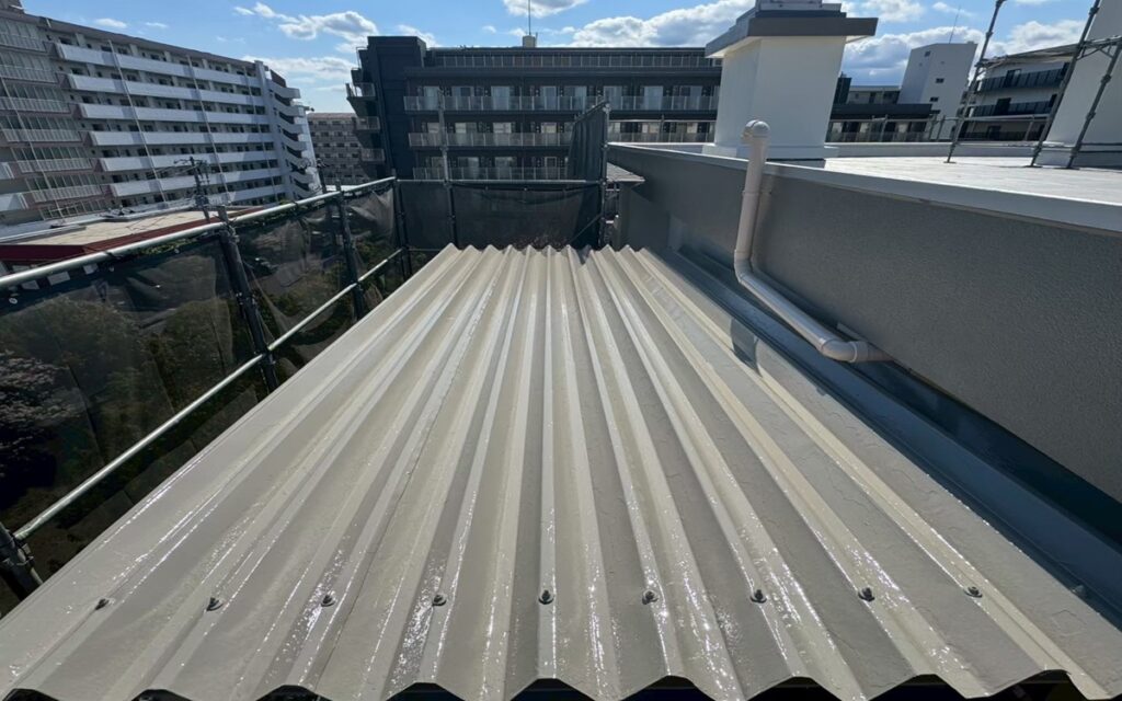 折半屋根の塗装後
